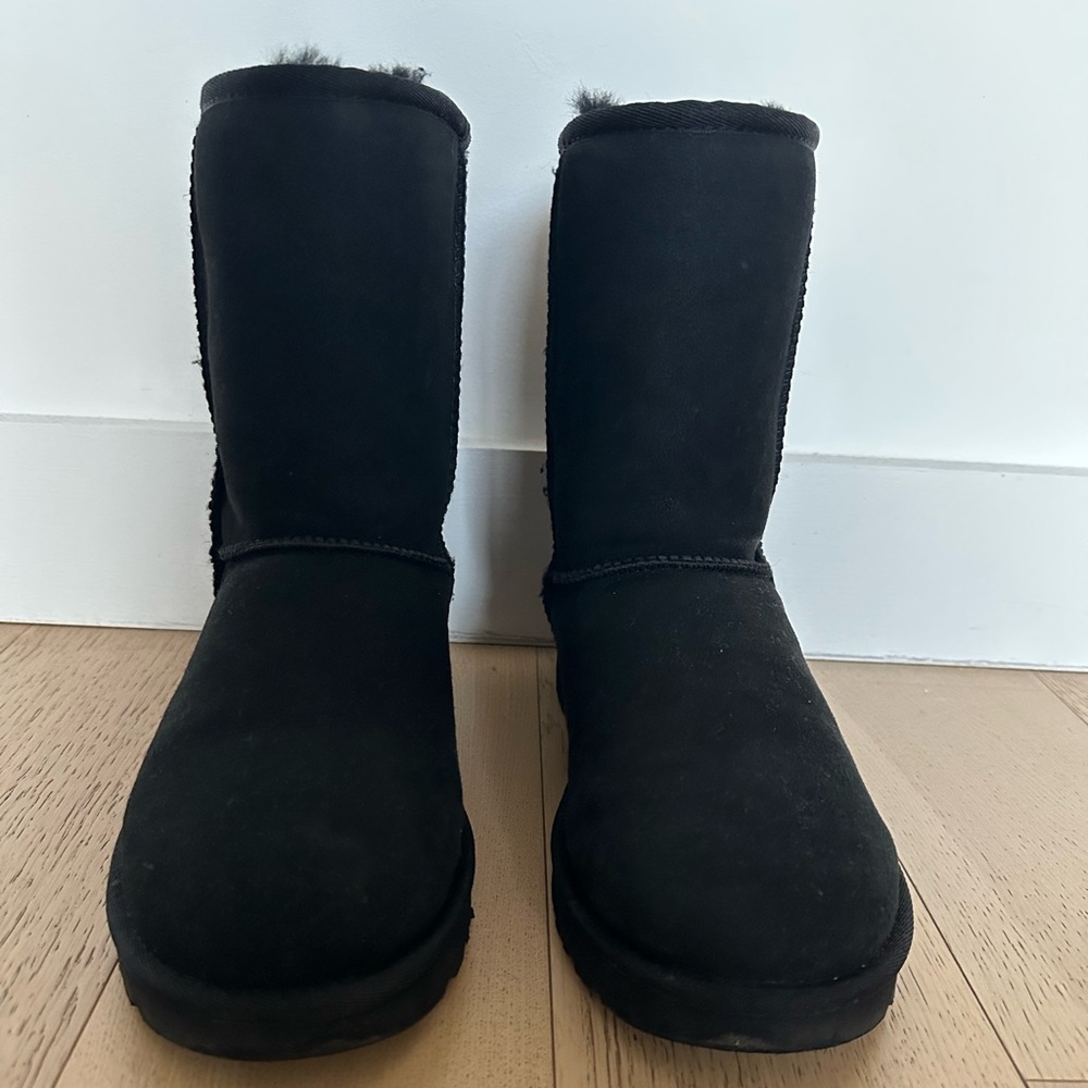 Classic Short II
UGG
Black